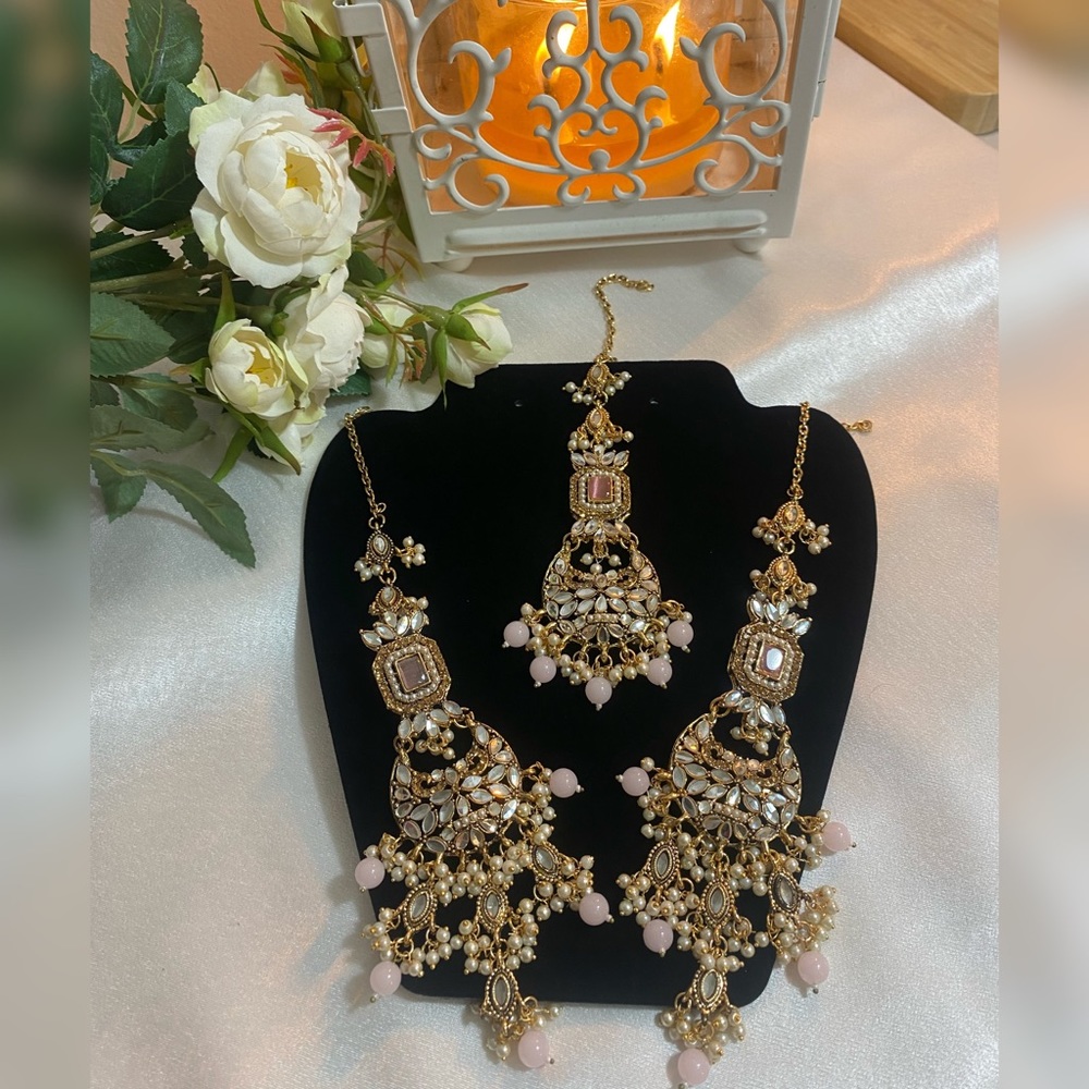 Kundan & Faux Pearl Earrings with Maang Tikka Set - Pink